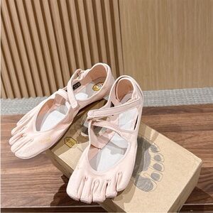 Vibram Women's Five-Toe Mary Jane Sneakers in Pale Pink